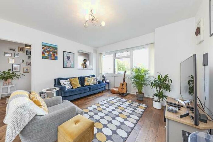 3 Bedroom Maisonette Flat To Rent In Southbourne Gardens Lee SE12