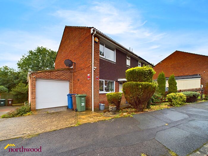 3 Bedroom Terraced House To Rent In Devon Way, Banbury, OX16