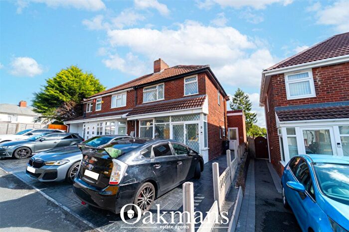 4 Bedroom Semi-Detached House For Sale In Salop Road, Oldbury, West Midlands, B68