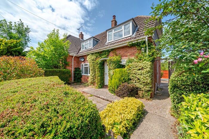 3 Bedroom Semi-Detached House To Rent In Casey Court, Southend, RG7