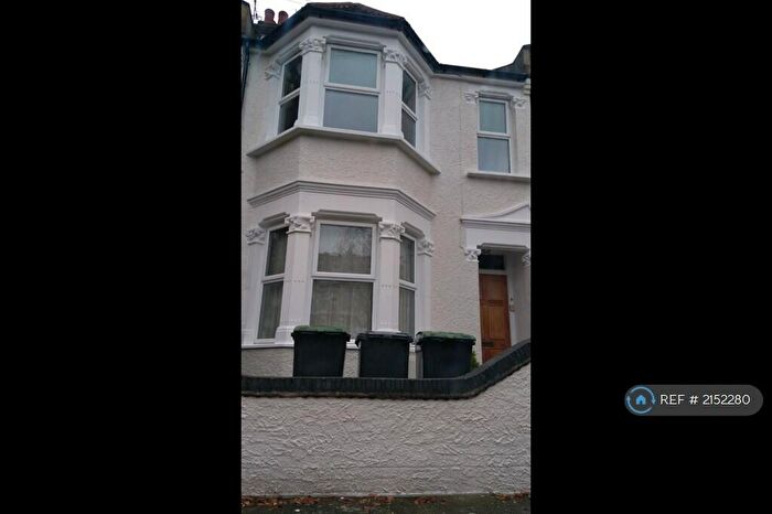 2 Bedroom Flat To Rent In First Floor, London, N22