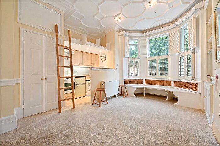 Studio To Rent In Airlie Gardens, Kensington, London, W8