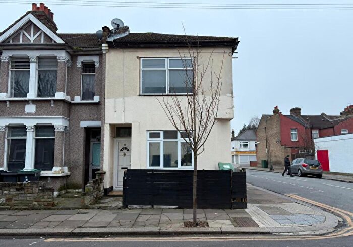 Studio For Sale In B Seymour Avenue, Tottenham, London, N17