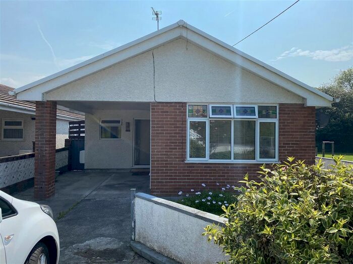 3 Bedroom Detached Bungalow To Rent In Pantyffynnon Road, Ammanford SA18