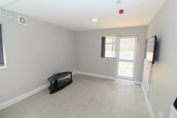 6 Bedroom House To Rent In Merthyr Street, Cathays, Cardiff, CF24