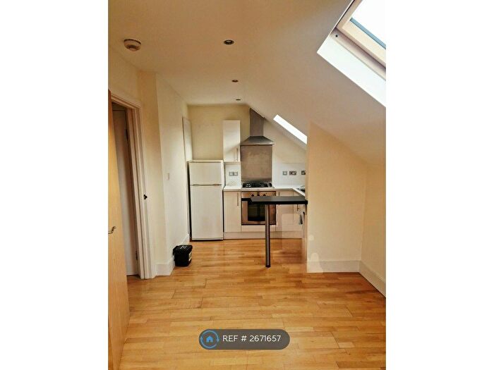 1 Bedroom Flat To Rent In Campden Road, South Croydon, CR2