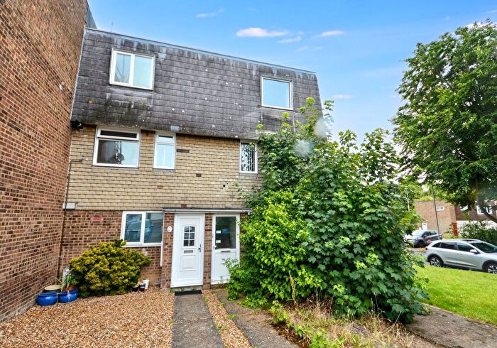 2 Bedroom Flat For Sale In Copenhagen Close, Luton, Bedfordshire, LU3