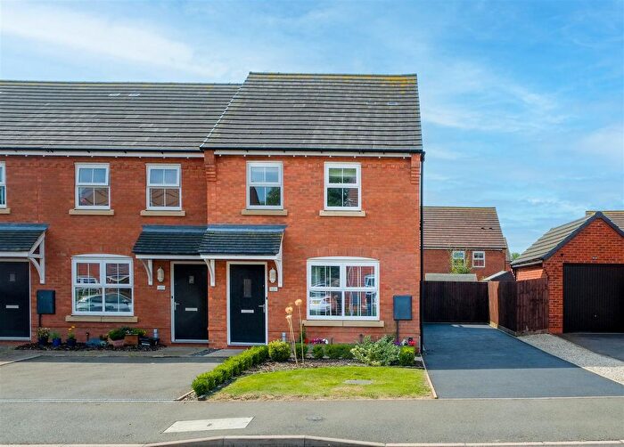 3 Bedroom End Of Terrace House For Sale In Meadow Drive, Long Itchington, Southam, CV47