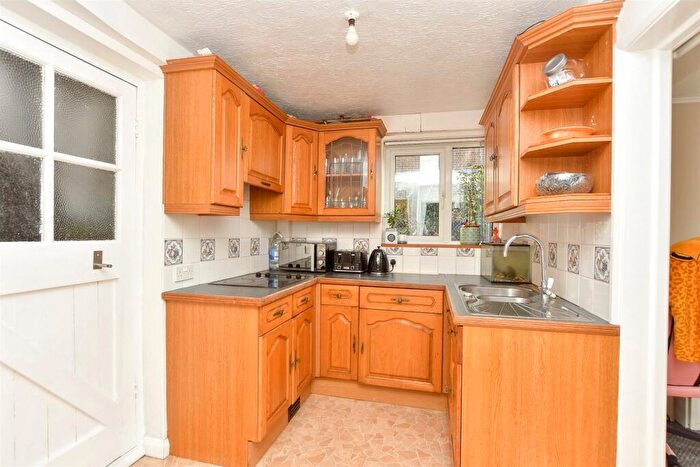 3 Bedroom Detached House For Sale In Queenborough Road, Halfway, Sheerness, Kent, ME12