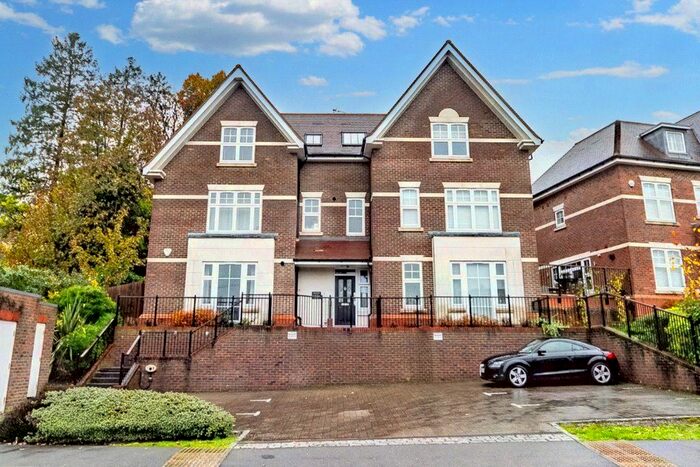 1 Bedroom Flat For Sale In St. Monicas Lodge, St. Monicas Road, Kingswood, KT20