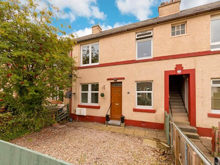 2 Bedroom Flat To Rent In Woodhall Drive, Juniper Green, Edinburgh, EH14