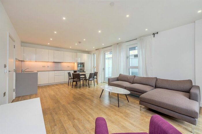 2 Bedroom Flat To Rent In Collet House, Wandswoth Road, Nine Elms Point, SW8