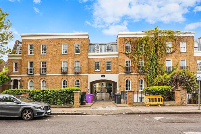 2 Bedroom Flat To Rent In Coborn Mews, Bow, E3