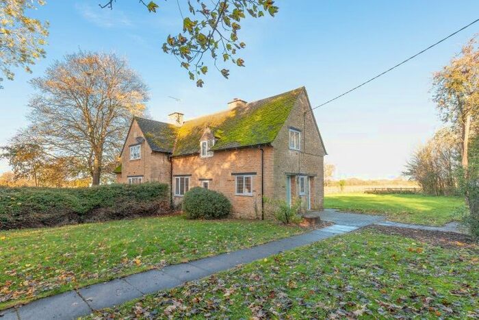 3 Bedroom Cottage To Rent In Halse Road, Brackley, NN13