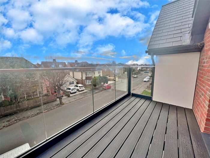 1 Bedroom Flat To Rent In Victoria Drive, Bognor Regis, West Sussex, PO21