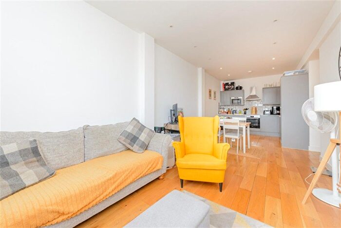 1 Bedroom Flat For Sale In Instone Road, Dartford, Kent, DA1