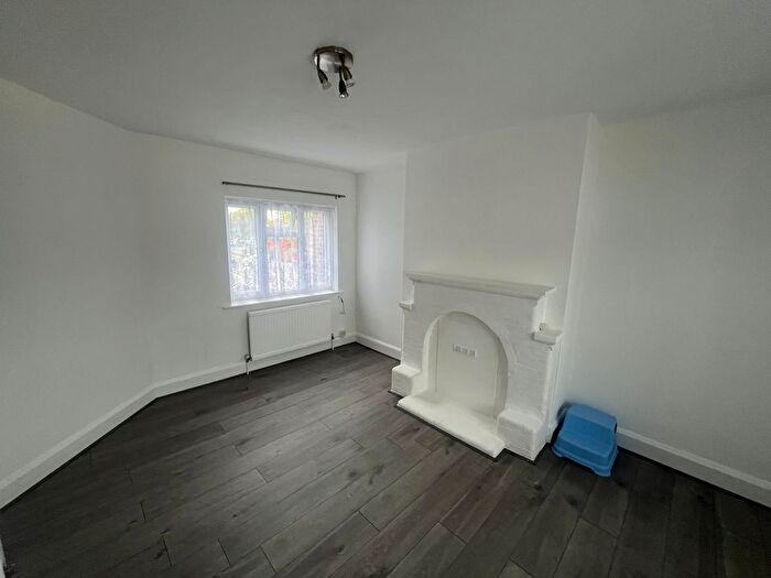 3 Bedroom Flat To Rent In Church Lane, London, NW9
