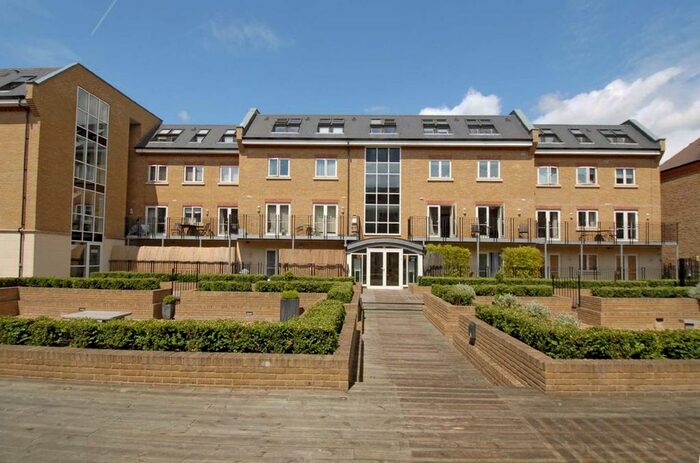 2 Bedroom Flat To Rent In Garratt Lane, London, SW18