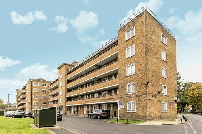 3 Bedroom Flat To Rent In Stockwell Road, London, SW9