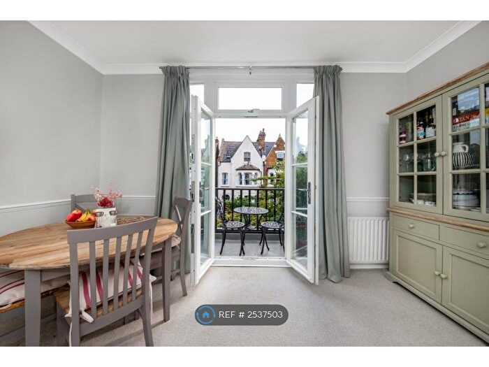 3 Bedroom Flat To Rent In Romola Road, London, SE24
