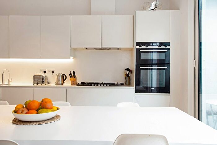 3 Bedroom End Of Terrace House For Sale In Osiers Road, Putney, London, SW18