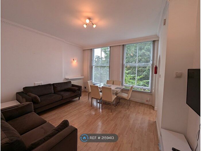 2 Bedroom Flat To Rent In Elgin Crescent, London, W11