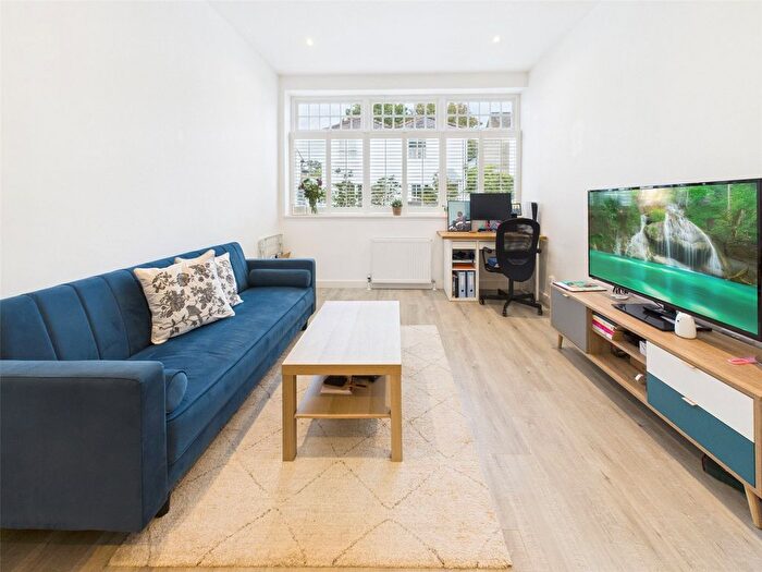 1 Bedroom Flat To Rent In Second Cross Road, Twickenham, TW2