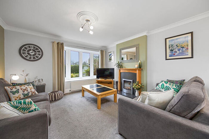 3 Bedroom Detached House For Sale In Lake View Avenue, Walton, Chesterfield, S40