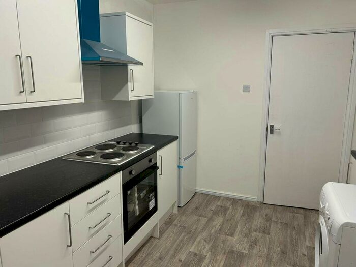 2 Bedroom Flat To Rent In Little Lane, Worcester Road, Bromsgrove, Worcestershire, B61