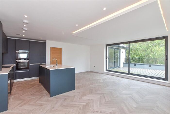 2 Bedroom Flat For Sale In Convent Road, Broadstairs, Kent, CT10