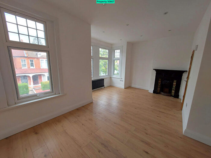 3 Bedroom Flat To Rent In Princes Avenue, London, N3