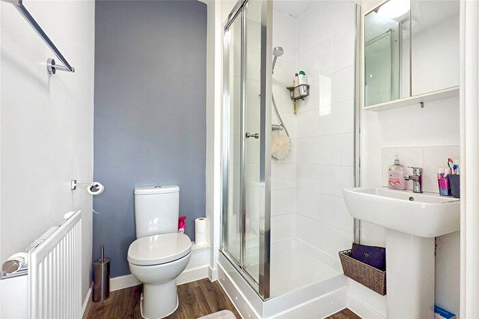 2 Bedroom Flat For Sale In Discovery Drive, Swanley, Kent, BR8