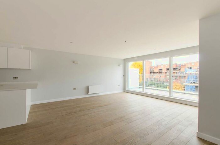 3 Bedroom Flat To Rent In Southern Row, Ladbroke Grove, London, W10