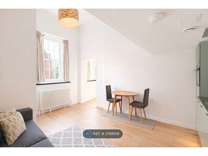1 Bedroom Flat To Rent In Mcdonald Road, Edinburgh, EH7