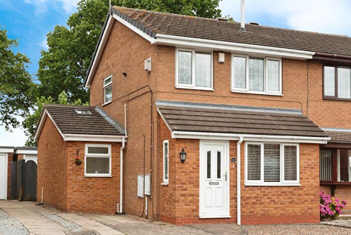 3 Bedroom Semi-Detached House For Sale In Nunburnholme Park, Hull, HU5