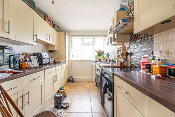2 Bedroom Flat For Sale In Brading Crescent, Aldersbrook, London, E11