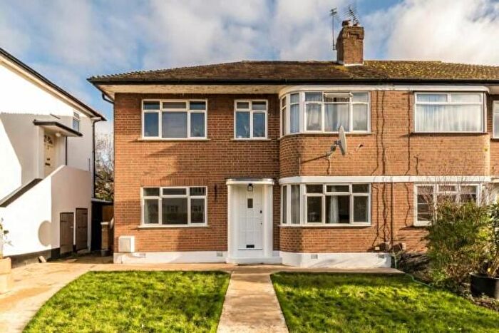 2 Bedroom Flat To Rent In Cavendish Avenue, London, W13