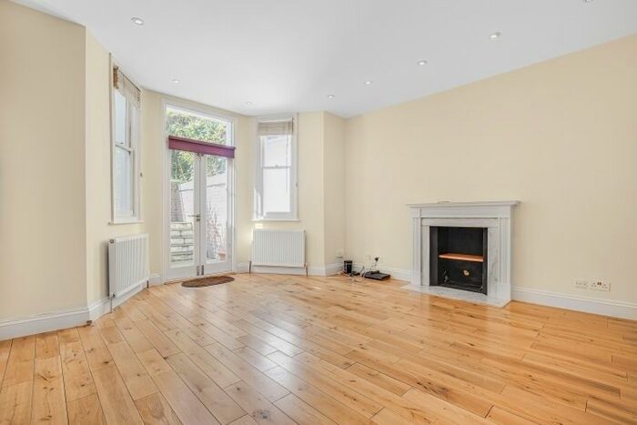 2 Bedroom Flat To Rent In Elsham Road, London, W14