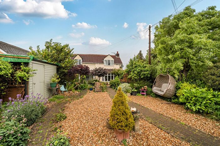 3 Bedroom Semi-Detached House For Sale In Bushton, Swindon, SN4