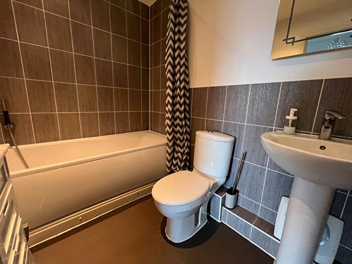 3 Bedroom Flat To Rent In Great Western Street, Aylesbury, HP20