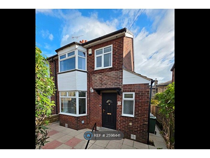 3 Bedroom Semi-Detached House To Rent In Hawthorn Grove, Leeds, LS13
