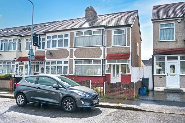 3 Bedroom End Of Terrace House For Sale In Somerville Road, Chadwell Heath, Romford, Essex, RM6
