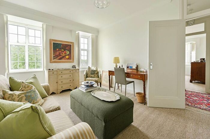 1 Bedroom Flat For Sale In Heathfield Terrace, Turnham Green, London, W4