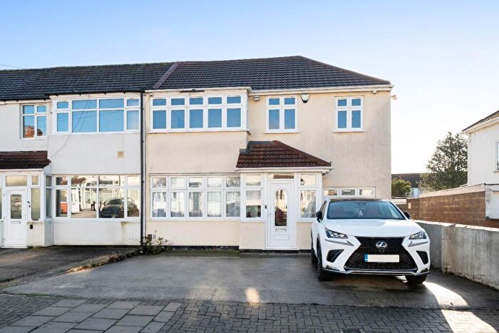 4 Bedroom Semi Detached House For Sale In Hogarth Road, Edgware, HA8