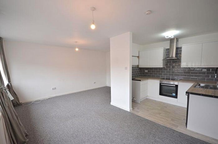 2 Bedroom Flat To Rent In Wimborne Road, Bournemouth, BH11