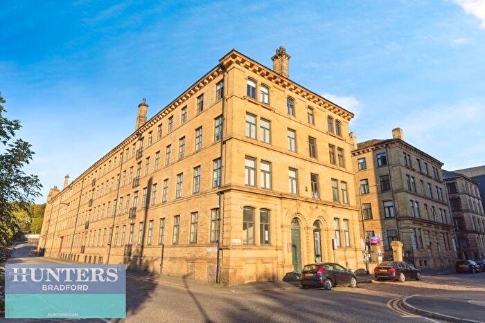 2 Bedroom Flat For Sale In -, Mill Street Bradford, West Yorkshire, BD1