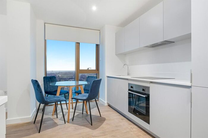 2 Bedroom Apartment To Rent In South Central, B5