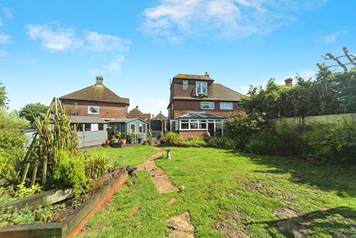 4 Bedroom Semi-detached House For Sale In Lansdowne Crescent, Hailsham, BN27