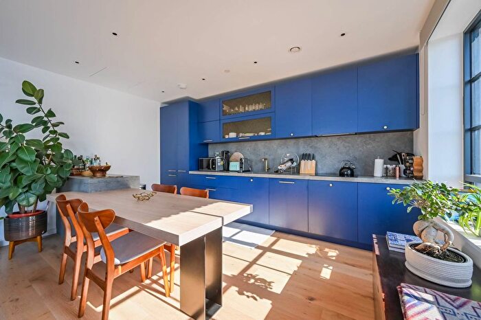 2 Bedroom Flat To Rent In Agar House, Tower Hamlets, London, E14