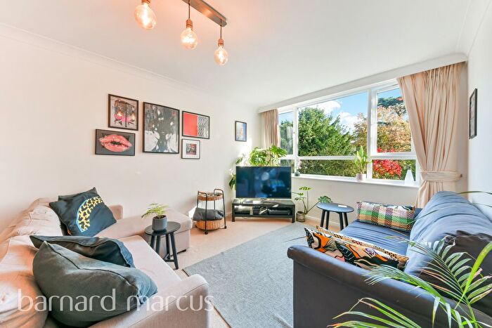 2 Bedroom Flat To Rent In Victoria Drive, London, SW19